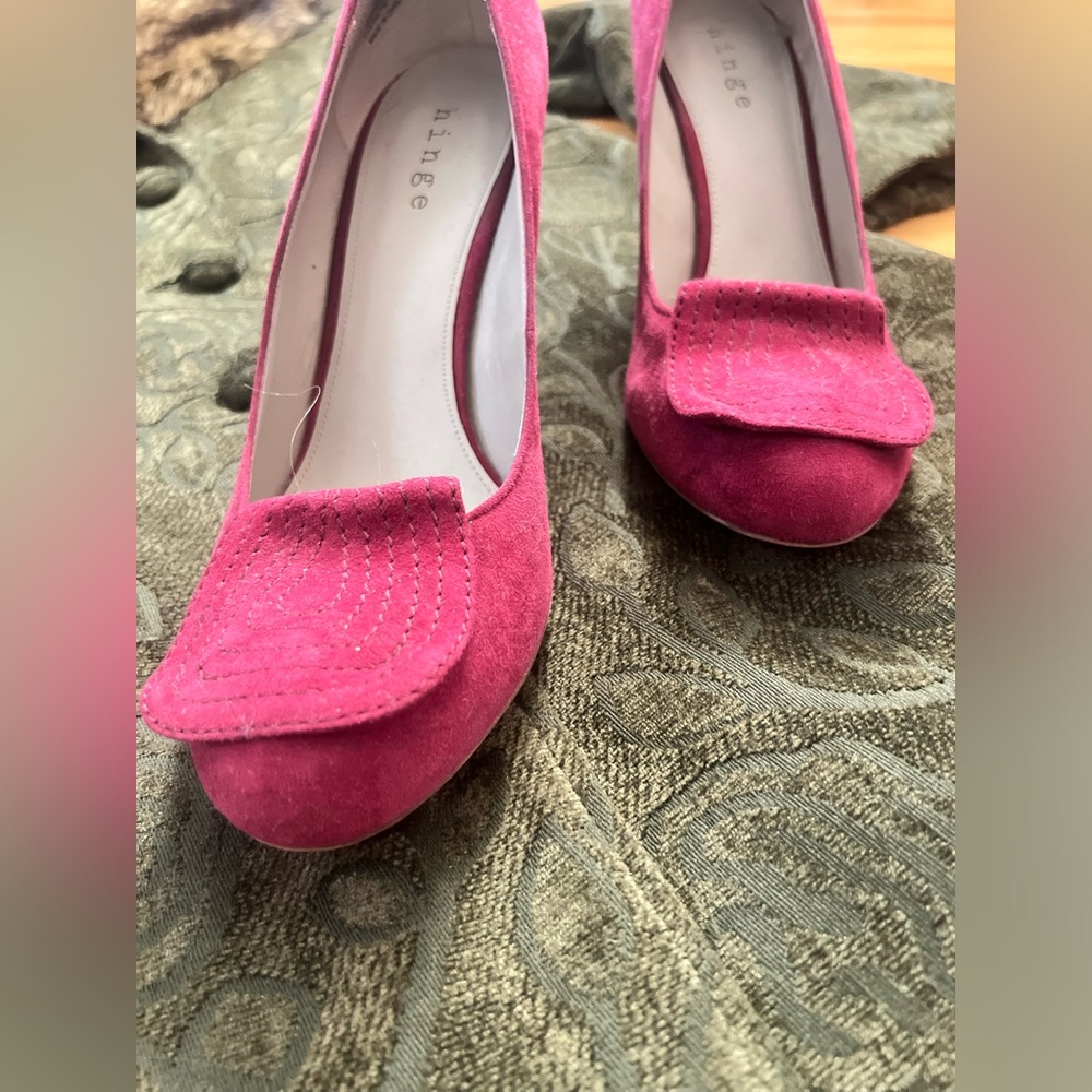 Hinge Brand Suede Leather Pumps - Picture 4 of 6